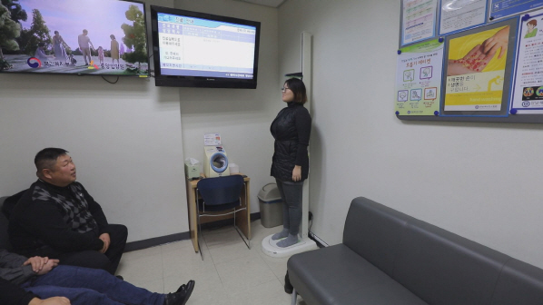 병원 검사를 받고 있는 실험 참가자 이혜진 씨 (사진=SBS스페셜)