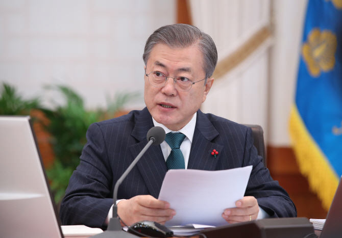 문재인 대통령이 22일 오전 청와대에서 열린 국무회의에서 발언하고 있다. 연합뉴스 제공