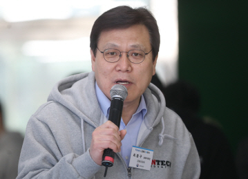 최종구 금융위원장이 지난 16일 서울 마포구 공덕동 서울창업허브에서 열린 핀테크 현장간담회에서 발언하고 있다. (사진=연합뉴스)