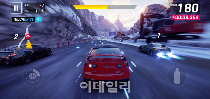 삼성전자 갤럭시 S10+로 구동한 모바일 레이싱 게임 ‘아스팔트9: 레전드’ 플레이 화면. 게임 화면 캡처