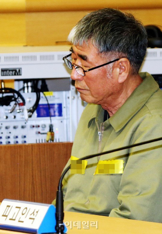 [사진공동취재단] 세월호 승무원에 대한 항소심 선고공판이 열린 지난 2015년 4월 28일 오전 광주고등법원 201호 법정에서 이준석 선장이 선고가 내려지길 기다리고 있다