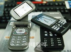 삼성전자가 과거 출시했던 애니콜 휴대폰인 ‘가로본능폰’ (사진=이데일리DB)