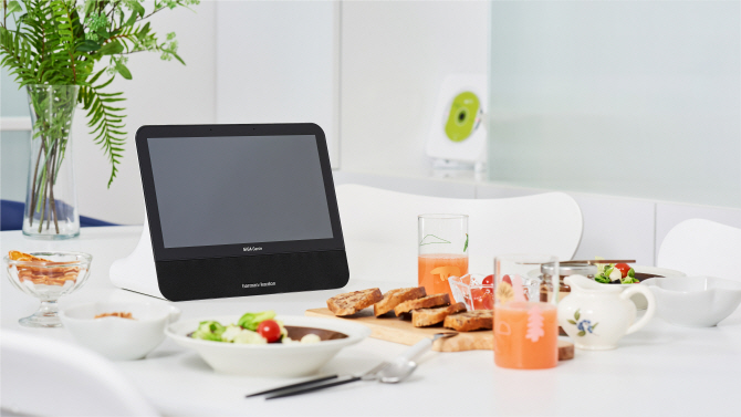 ▲KT가 선보인 ‘기가지니 테이블TV’. KT제공