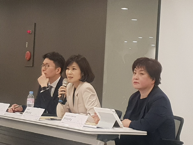 ▲좌로부터 최준기 상무보, 김채희 단장, 임미숙 상무다. 사진=김현아 기자