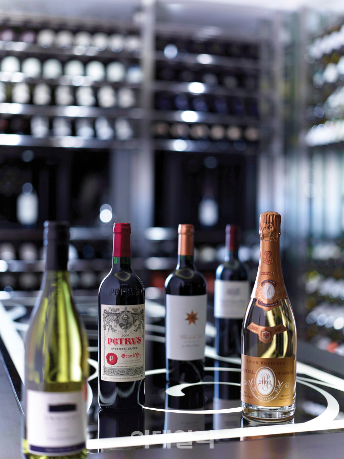 400여종의 와인을 갖춘 ‘밍셀라’