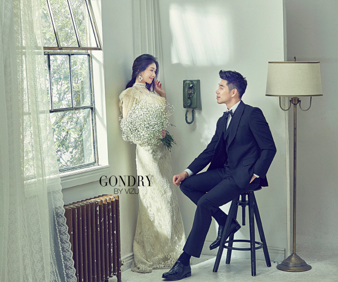 선우선-이수민 웨딩화보. (사진=해피메리드컴퍼니, 웨딩디렉터봉드, 공드리, 비쥬바이진스, 로자스포사, 순수메이크업, 아미엘리플라워, 정민경스타일리스트, 마인모리, 수원규중칠우, 블랙슈트)