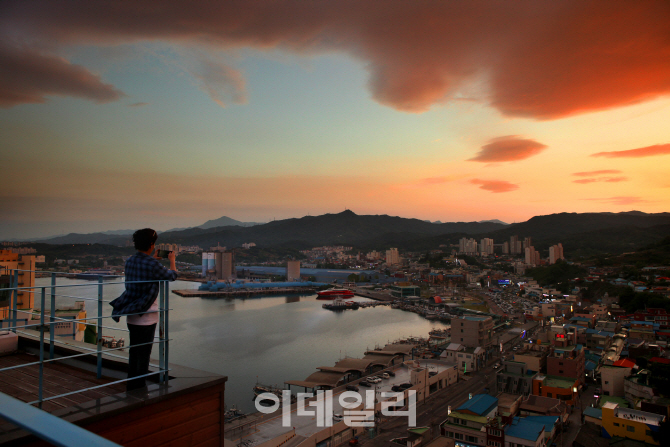 논골 게스트하우스 테라스에서 바라보는 일몰