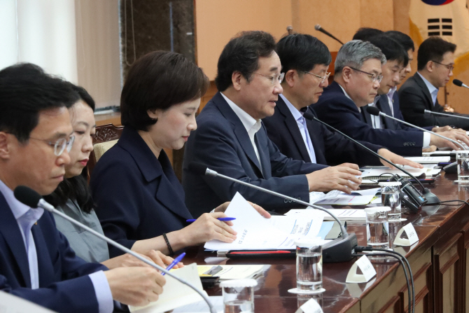 이낙연 국무총리가 28일 정부서울청사에서 미세먼지특별대책위원회 제2차 회의를 주재하고 있다. (사진=연합뉴스)
