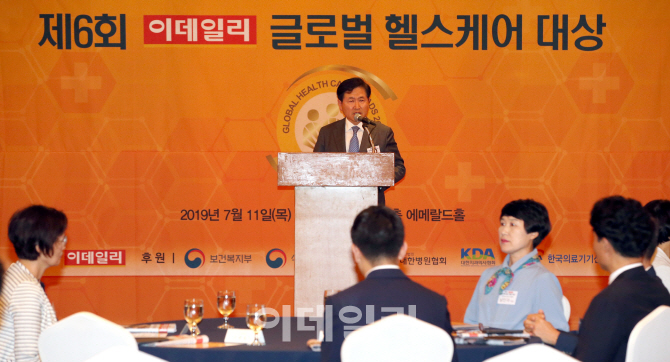 김형철 이데일리 사장이 11일 오후 서울 중구 소공동 롯데호텔에서 열린 ‘제6회 이데일리 글로벌 헬스케어 대상’에서 인사말을 하고 있다.(사진=방인권 기자)