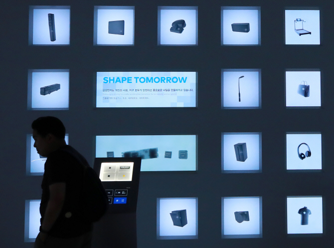 삼성전자 홍보관에 전시한 반도체 전시물. 연합뉴스 제공