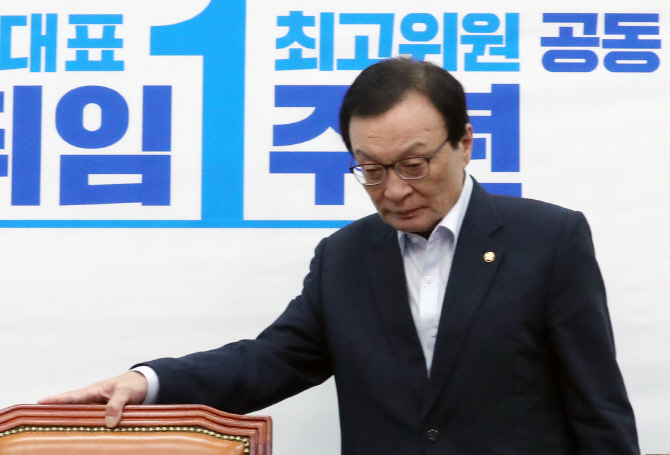 이해찬 더불어민주당 대표가 23일 오전 국회에서 당 대표-최고위원 취임 1주년 공동 기자회견에 참석하고 있다.(사진=연합뉴스)