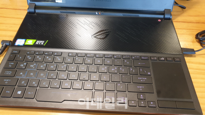 에이수스(ASUS)의 게이밍 노트북인 ‘에이수스 ROG 제피러스 S GX531’