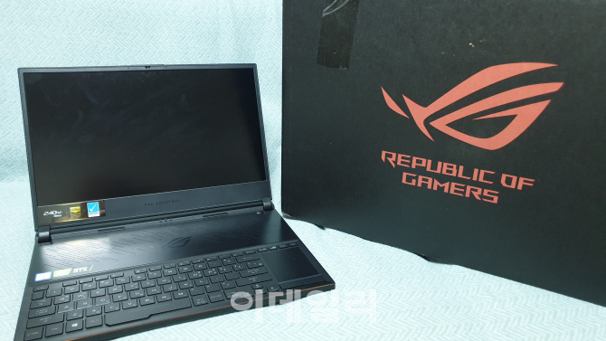 에이수스(ASUS)의 게이밍 노트북인 ‘에이수스 ROG 제피러스 S GX531’