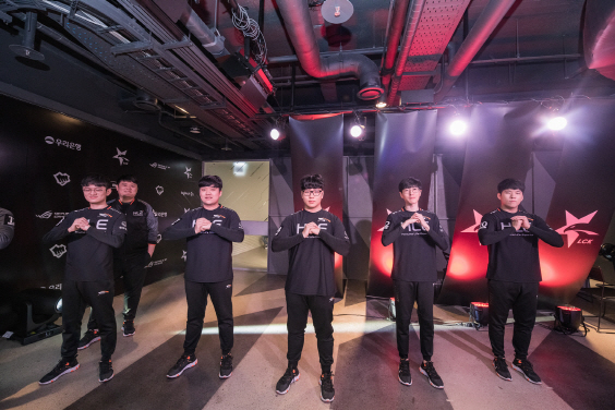 한화생명 e스포츠 선수단. 라이엇게임즈 제공