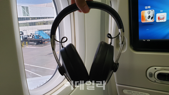 기내에서 사용해본 젠하이저(SENNHEISER)의 ‘모멘텀(MOMENTUM)3 와이어리스’ 헤드폰