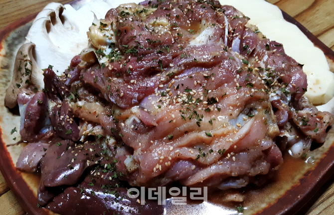 호남에서는 닭한마리로 다양한 코스 요리를 만들어 손님 상에 올린다. 전남 순천의 서순천가든에서는 식당에서 직접 키운 토종닭을 주문과 동시에 바로 잡는다.