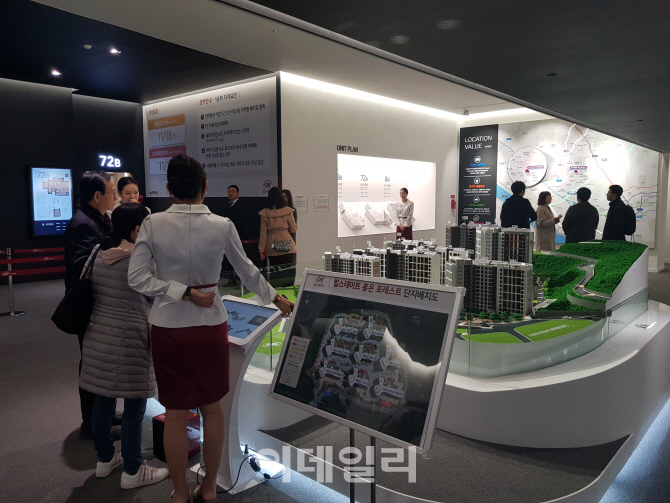 현대건설이 15일 문을 연‘힐스테이트 홍은 포레스트’ 모델하우스 내부 (사진=정두리 기자)