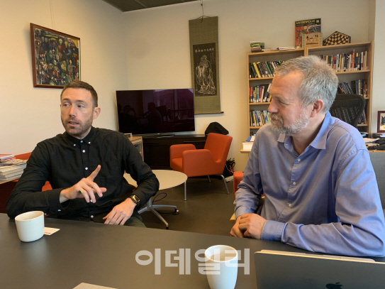 12일 이데일리가 만난 루네 크리스티안(Rune Kristian Lundedal Nielsen·왼쪽), 에스펜 아레(Espen Aarseth) 코펜하겐 IT대 교수. (사진=황현규 기자)