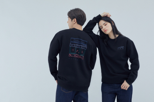 커버낫×해피포인트(SPC) 맨투맨. (사진=무신사)