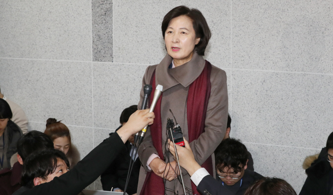 차기 법무부 장관으로 내정된 더불어민주당 추미애 의원이 5일 서울 여의도 국회 의원회관에서 소감을 말하고 있다.(사진=연합뉴스)