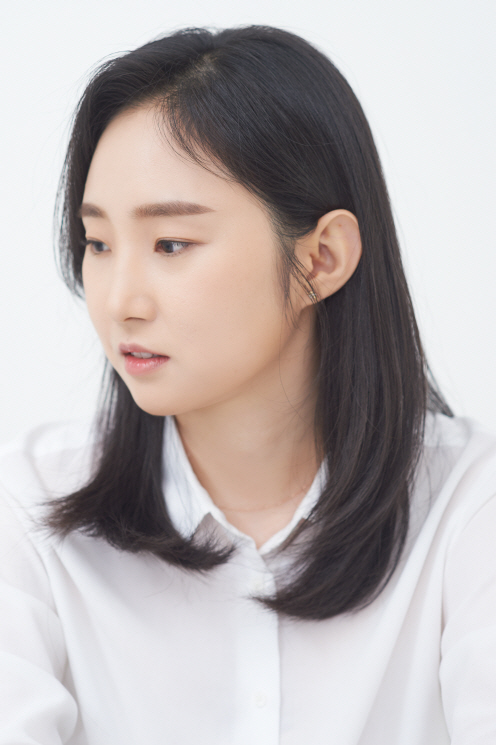 박해울 작가는 “현실과 동떨어지지 않은 글을 쓰고 싶다”며 “어렵지 않게 접근하면서도 충분히 재밌다고 느낄 수 있는 이야기를 써나갈 예정이다”고 말했다(사진=동아시아 출판사).