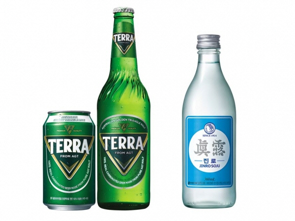 하이트진로 ‘테라’(왼쪽)와 ‘진로이즈백’ (사진=하이트진로)