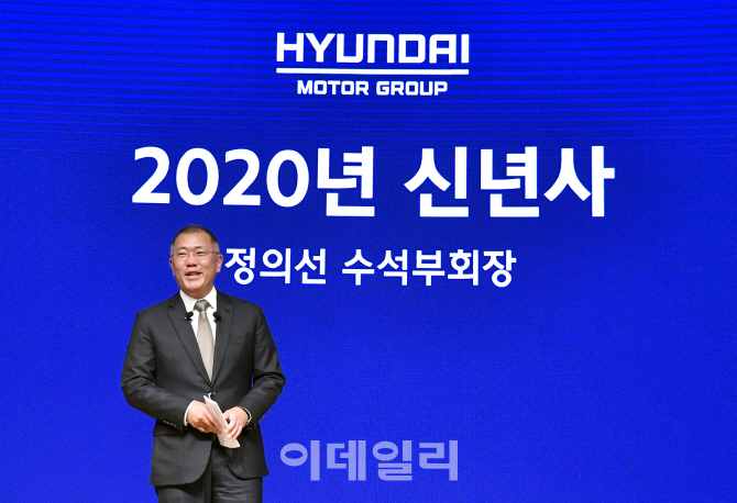 정의선 현대차그룹 수석부회장이 2일 서울 양재동 본사 사옥에서 열린 신년회에서 새해 메지시를 발표하고 있다. (사진=현대차그룹 제공)