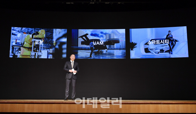 정의선 현대차그룹 수석부회장이 2일 서울 양재동 본사 사옥에서 열린 신년회에서 새해 메지시를 발표하고 있다. (사진=현대차그룹 제공)