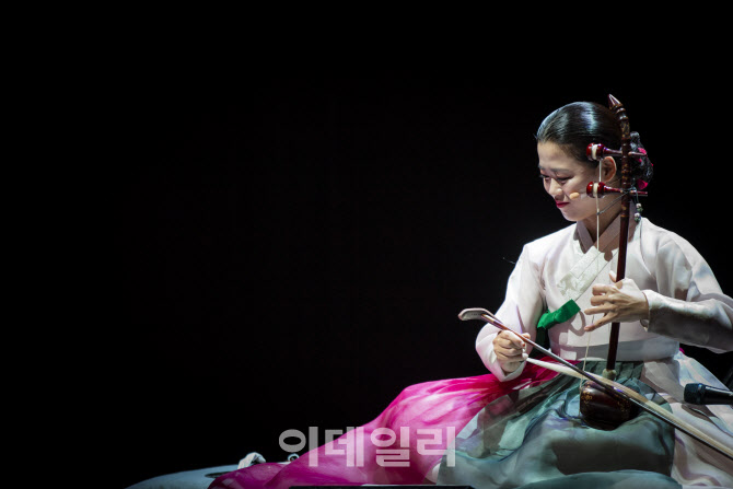 이승희의 해금 ‘그때 놀던 판-숨은 굿소리’ 중 한 장면(사진=프로덕션 고금).