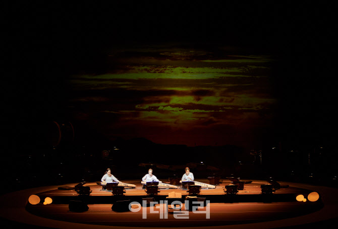 경기도립국악단의 ‘반향’ 중 한 장면(사진=경기도문화의전당).