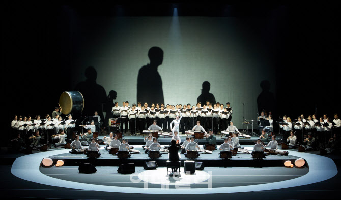 경기도립국악단의 ‘반향’ 중 한 장면(사진=경기도문화의전당).