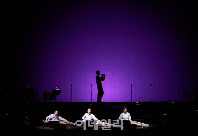 경기도립국악단의 ‘반향’ 중 한 장면(사진=경기도문화의전당).