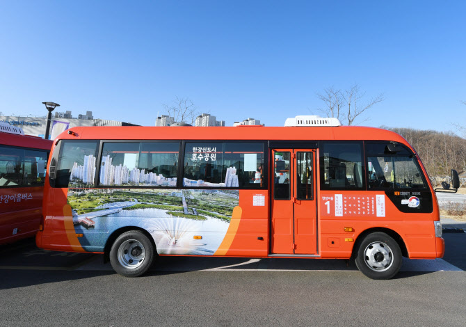 김포한강신도시 순환 마을버스 ‘한강이음버스’. (사진 = 김포시 제공)