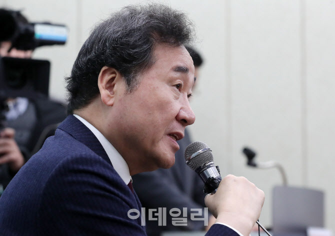 이낙연 전(前) 국무총리가 23일 서울 용산역에서 기자간담회를 진행하고 있다. (사진=이데일리 이영훈 기자)