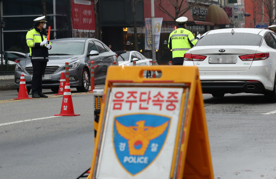`음주운전` 단속 강화하는 경찰. (사진=연합뉴스)