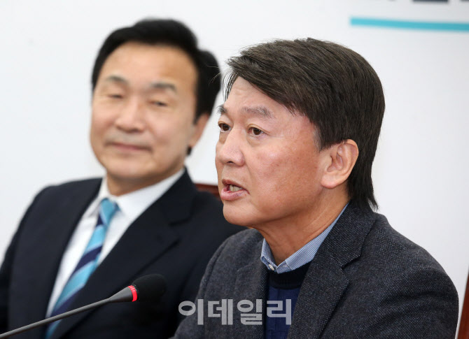 안철수 전 국민의당 대표가 27일 서울 여의도 국회 바른미래당을 찾아 손학규 대표와 만남을 갖고 있다. (사진=방인권 기자)