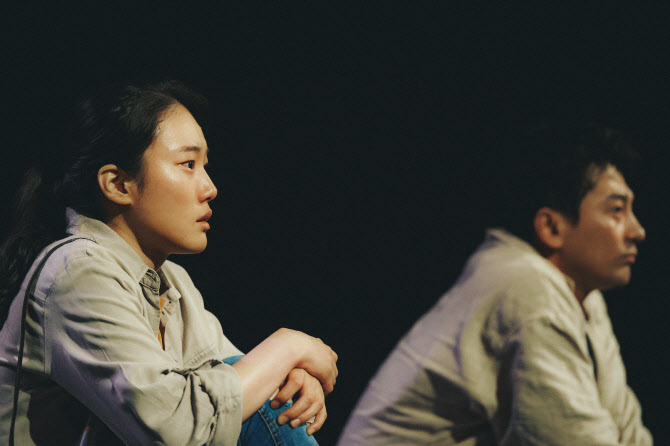 연극 ‘그을린 사랑’ 중 한 장면(사진=마크923).