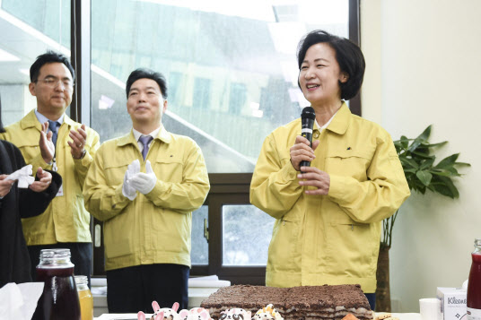 추미애 법무부 장관이 6일 오전 서울 서초구 서울고등검찰청 내 법무부 대변인실 사무실 ‘의정관’ 개소식에 참석해 인사말을 하고 있다. (사진=뉴시스)