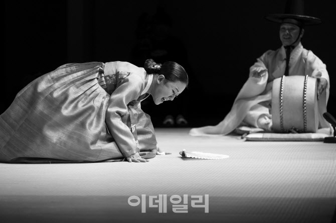 명창 현미의 ‘현미의 소리길’ 두 번째 프로젝트 김세종제 춘향가 완창 ‘보고지고’ 공연 장면(사진=현미 본인 제공).