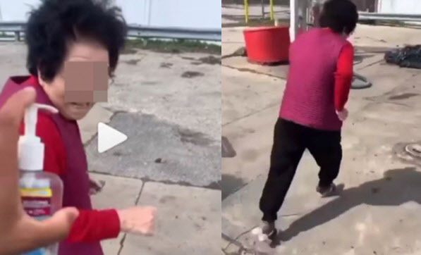 한국인 할머니에게 손 소독제를 뿌리는 흑인 남성 (사진=인스타그램 영상 캡처)