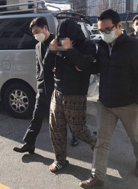유치장 들어가는 텔레그램 성착취물 유료채널 운영 20대 조모씨 (사진=연합뉴스)