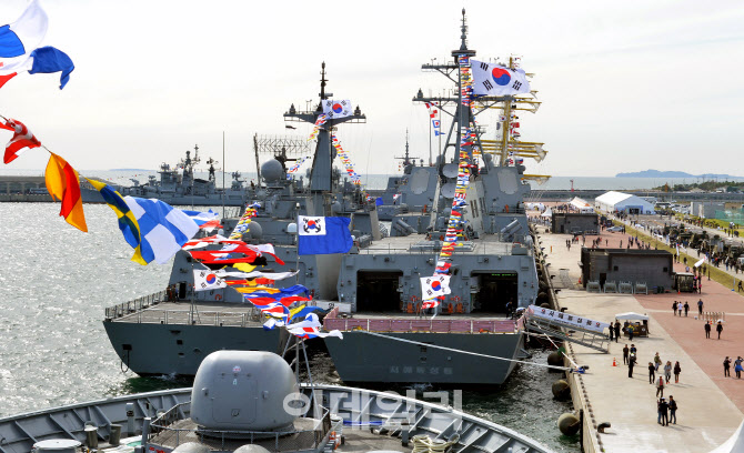 지난 2018년 제주해군기지에서 열린 국제관함식 당시 부대공개행사가 진행되고 있다. [사진=해군 홈페이지]