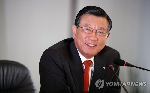 박삼구 금호아시아나그룹 회장이 2017년 11월28일 서울 종로구 금호아시아나 본사에서 열린 금호홀딩스와 금호고속 합병 완료에 따른 긴급 기자회견을 열어 발언하고 있다.(사진=연합뉴스)