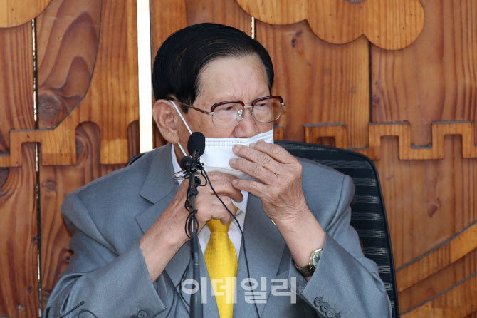 이만희 신천지예수교 증거장막성전 총회장이 지난 3월2일 경기 가평군 신천지 평화의 궁전에서 가진 코로나19 사태와 관련 기자회견에서 발언을 하고 있다. (사진=이데일리 방인권 기자)