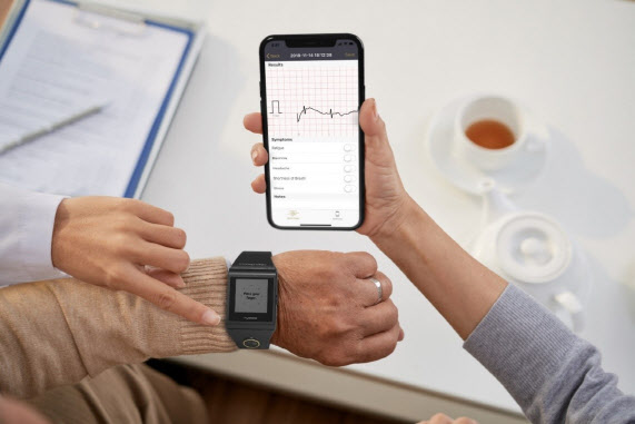 휴이노의 손목시계형 심전도 장치인 ‘메모 와치’(Memo Watch). (사진=휴이노)