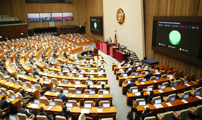 자원의 절약과 재활용촉진에 관한 법률 일부개정법률안(대안)이 20일 서울 여의도 국회 본회의장에서 열린 제378회 국회(임시회) 제1차 본회의에서 가결되고 있다. (사진=뉴시스)