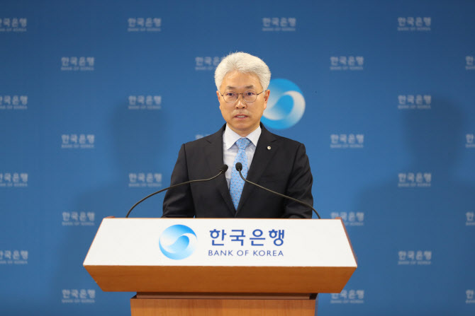 박양수 한국은행 경제통계국장이 2일 서울 중구 한국은행에서 열린 2020년 1/4분기 국민소득(잠정) 설명회에서 발표하고 있다. (사진=한국은행)