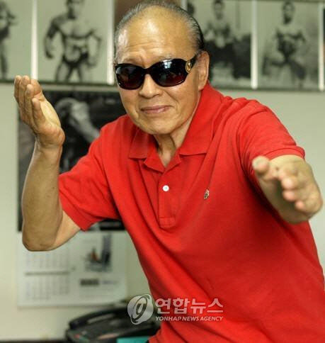 ‘당수치기의 달인’으로 이름을 날렸던 1세대 프로레슬러 천규덕. 사진=연합뉴스