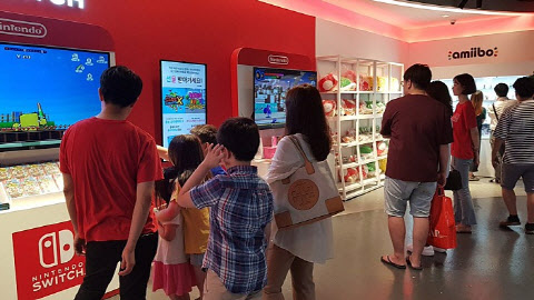 닌텐도 매장 전경. 닌텐도 스위치 한국 커뮤니티.