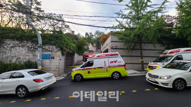 박 시장의 휴대전화 최종 기록이 남은 것으로 알려진 서울 성북구 성북동 인근에 119 구급차 등이 출동해 있다. (사진= 이용성 기자)